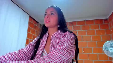 Snapshot of sweet_and_hot_alaia chatting on September 25, 1:53 am sweet and hot alaia online show from September 25, 1:53 am