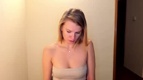 Snapshot of sweet_angel_a chatting on December 19, 12:45 pm Ann - your sweet girl online show from December 19, 12:45 pm