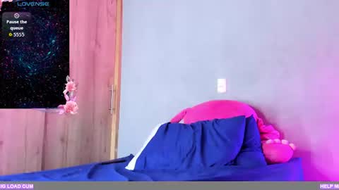 Snapshot of sweet_angel_med chatting on July 11, 5:43 am sweet angel online show from July 11, 5:43 am