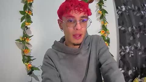 sweet_boy2224 online show from November 29, 5:16 pm