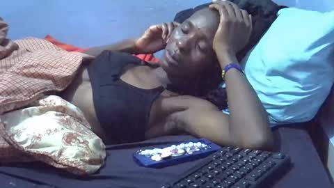 Snapshot of sweet_candie01 chatting on May 21, 6:48 pm sweet_candie01 online show from May 21, 6:48 pm