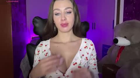 Snapshot of sweet_cherry_n chatting on December 1, 1:21 am Sweet Cherry online show from December 1, 1:21 am