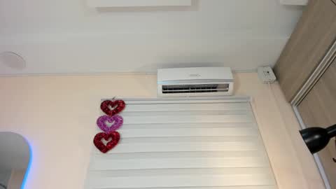 Snapshot of sweet_couples1 chatting on December 17, 11:38 pm sweet_couples1 online show from December 17, 11:38 pm