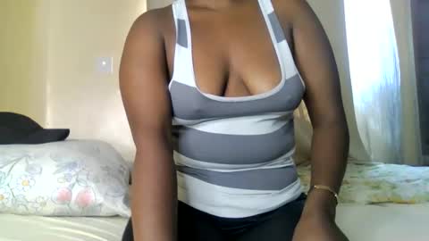 Snapshot of sweet_ebony001 chatting on April 19, 10:47 am sweet_ebony001 online show from April 19, 10:47 am