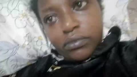 Snapshot of sweet_ebony001 chatting on April 23, 1:29 am sweet_ebony001 online show from April 23, 1:29 am