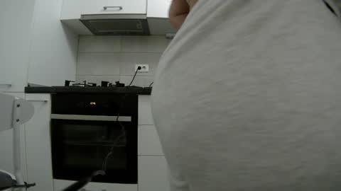 Snapshot of sweet_ella chatting on December 10, 7:16 am online show from December 10, 7:16 am