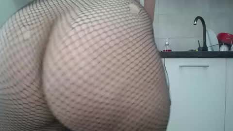 Snapshot of sweet_ella chatting on January 14, 10:38 am online show from January 14, 10:38 am