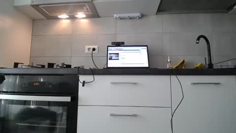 Snapshot of sweet_ella chatting on January 20, 10:29 am online show from January 20, 10:29 am