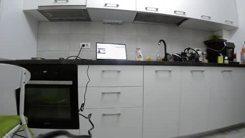 Snapshot of sweet_ella chatting on February 20, 8:58 pm online show from February 20, 8:58 pm