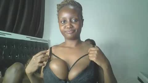 sweet_ella6 online show from April 6, 9:27 pm