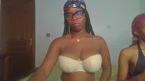 sweet_ella6 online show from April 7, 9:37 pm