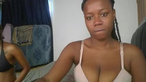 sweet_ella6 online show from April 11, 9:02 am