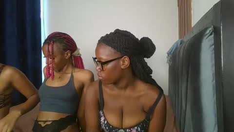 sweet_ella6 online show from April 12, 9:47 am