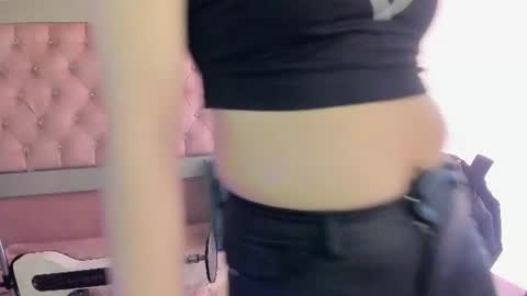 Snapshot of sweet_emmili chatting on July 13, 12:19 pm emmili online show from July 13, 12:19 pm