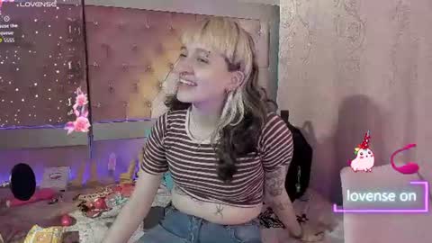 Snapshot of sweet_emmili chatting on July 17, 12:34 pm emmili online show from July 17, 12:34 pm