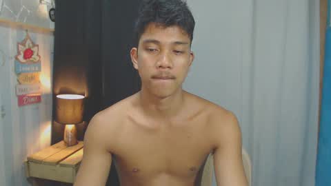 Snapshot of sweet_guyxx chatting on January 19, 3:21 pm sweet_guyxx online show from January 19, 3:21 pm