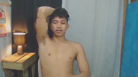 Snapshot of sweet_guyxx chatting on January 21, 4:05 pm sweet_guyxx online show from January 21, 4:05 pm