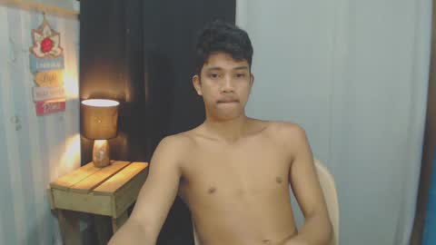 Snapshot of sweet_guyxx chatting on February 10, 5:52 pm sweet_guyxx online show from February 10, 5:52 pm