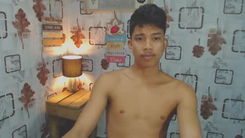 Snapshot of sweet_guyxx chatting on February 27, 7:37 pm sweet_guyxx online show from February 27, 7:37 pm