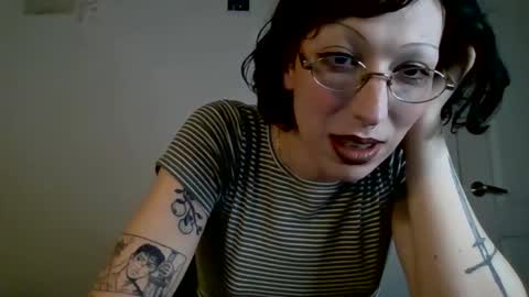 Snapshot of sweet_harvey chatting on May 1, 11:31 pm sweet_harvey online show from May 1, 11:31 pm