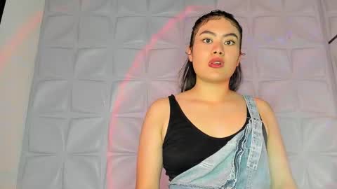 Snapshot of sweet_helen_ chatting on November 30, 6:34 pm Lyn online show from November 30, 6:34 pm