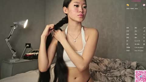 Snapshot of sweet_is_kim2 chatting on May 2, 7:02 am Kim online show from May 2, 7:02 am