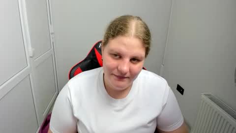 Snapshot of sweet_karla_la chatting on May 28, 2:03 pm Karla online show from May 28, 2:03 pm