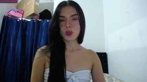 Snapshot of sweet_lady_16 chatting on November 11, 1:38 am Lady online show from November 11, 1:38 am