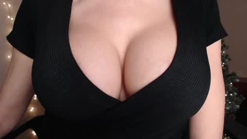 Snapshot of sweet_lil_thing chatting on January 12, 2:55 pm Jen online show from January 12, 2:55 pm