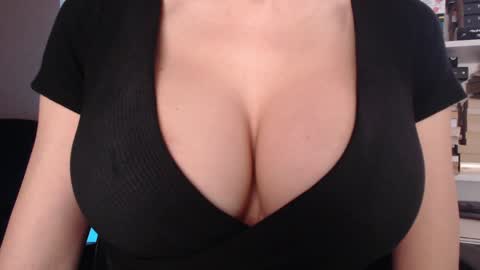 Snapshot of sweet_lil_thing chatting on February 21, 7:20 am Jen online show from February 21, 7:20 am