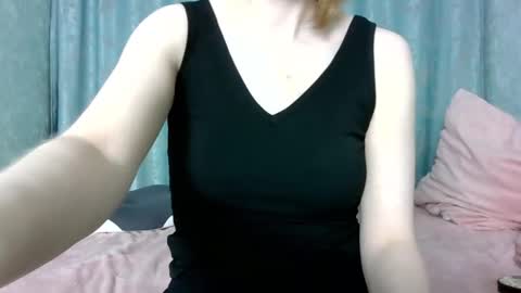 sweet_lilbunny online show from February 22, 5:44 pm