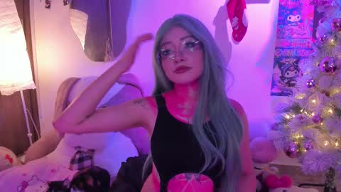 Snapshot of sweet_lilly_sweet chatting on December 1, 12:48 am sweet_lilly_sweet online show from December 1, 12:48 am