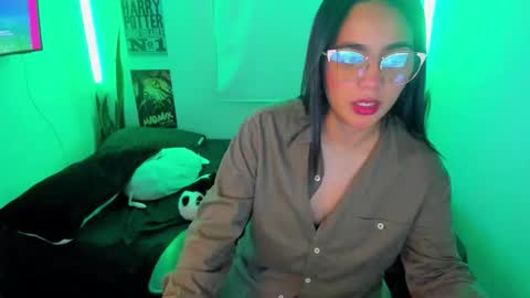 Snapshot of sweet_lina1 chatting on March 18, 1:20 am Lina online show from March 18, 1:20 am