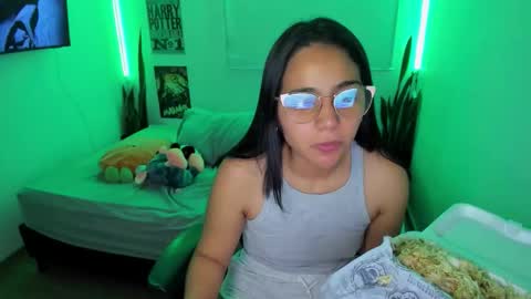 Snapshot of sweet_lina1 chatting on March 22, 12:47 am Lina online show from March 22, 12:47 am