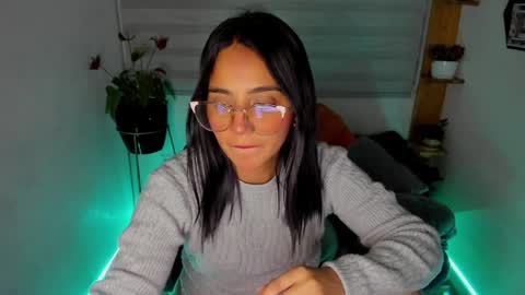 Snapshot of sweet_lina1 chatting on April 15, 12:28 am Lina online show from April 15, 12:28 am
