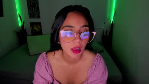Snapshot of sweet_lina1 chatting on May 5, 2:19 am Lina online show from May 5, 2:19 am