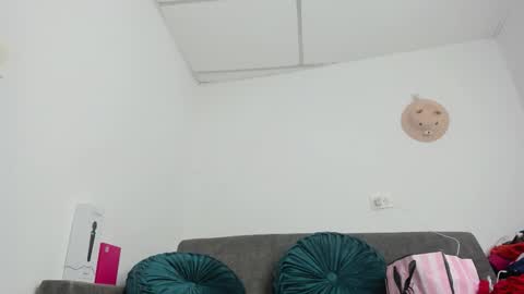 Snapshot of sweet_litle chatting on February 22, 3:51 am sweet_litle online show from February 22, 3:51 am