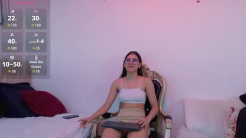 Mia online show from June 18, 12:09 pm