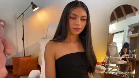 Snapshot of sweet_littleee chatting on May 20, 8:37 pm free private online show from May 20, 8:37 pm
