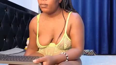 Snapshot of sweet_lizzyy chatting on November 13, 5:12 pm Sweet lizzyy online show from November 13, 5:12 pm