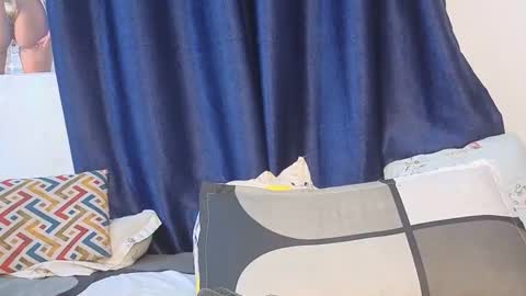 Snapshot of sweet_lizzyy chatting on December 3, 7:23 pm Sweet lizzyy online show from December 3, 7:23 pm