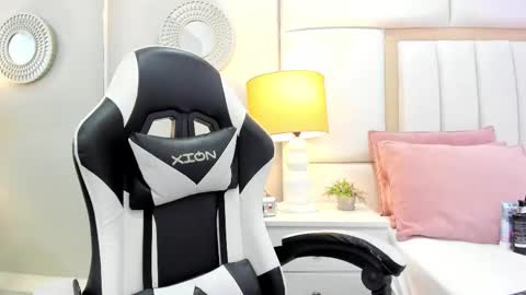 Luciana online show from November 25, 6:30 pm