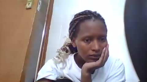 Snapshot of sweet_melod chatting on January 12, 6:29 am Linda online show from January 12, 6:29 am