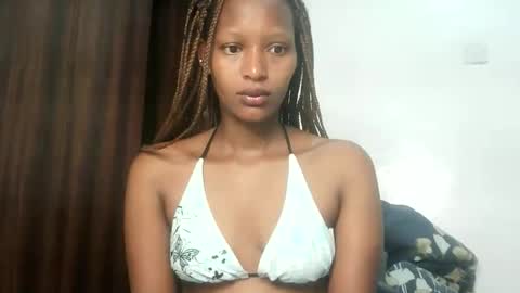 Snapshot of sweet_melod chatting on January 19, 1:42 am Linda online show from January 19, 1:42 am