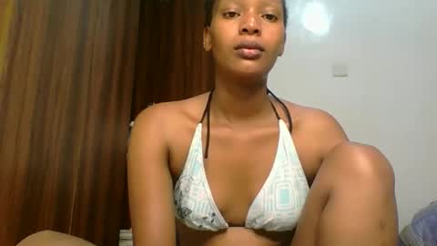 Snapshot of sweet_melod chatting on February 2, 3:27 am Linda online show from February 2, 3:27 am
