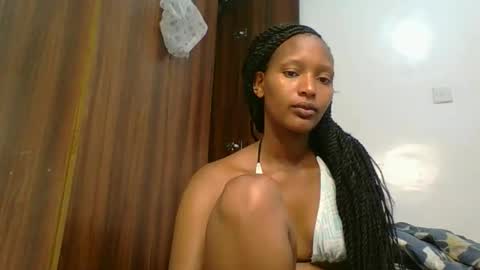 Snapshot of sweet_melod chatting on February 6, 4:17 am Linda online show from February 6, 4:17 am