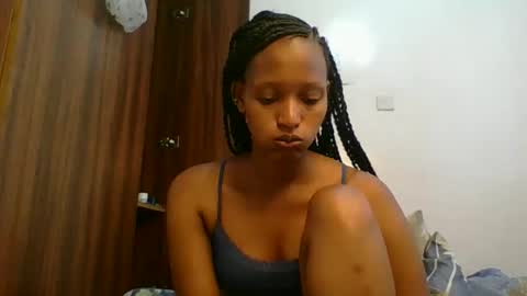 Snapshot of sweet_melod chatting on February 7, 4:38 am Linda online show from February 7, 4:38 am