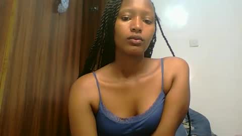 Snapshot of sweet_melod chatting on February 15, 2:41 am Linda online show from February 15, 2:41 am