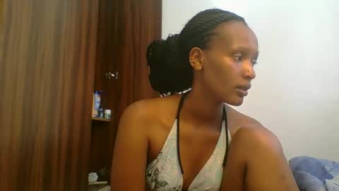 Snapshot of sweet_melod chatting on February 18, 12:12 pm Linda online show from February 18, 12:12 pm