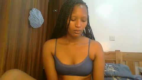 Snapshot of sweet_melod chatting on February 22, 12:47 pm Linda online show from February 22, 12:47 pm